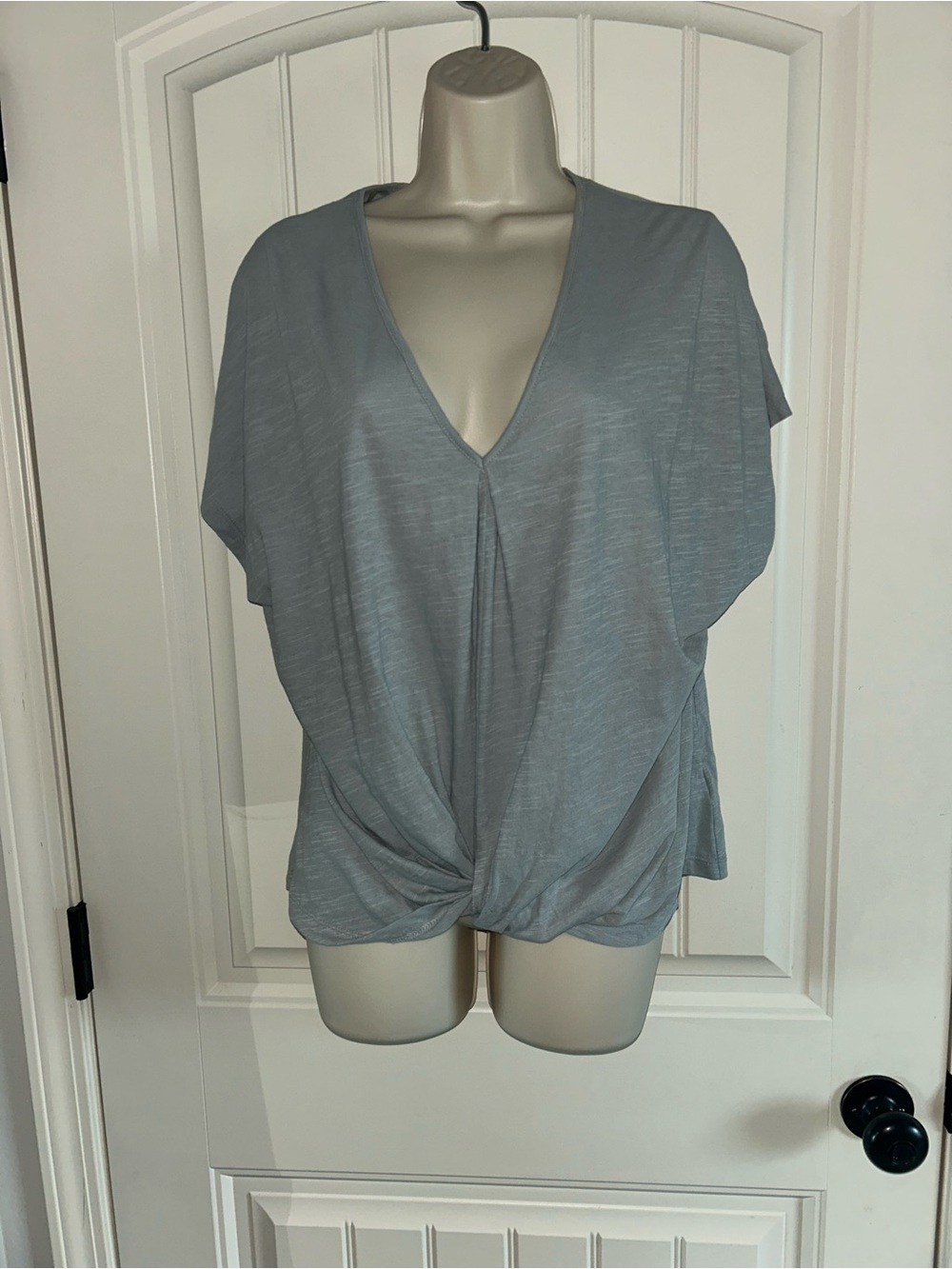 NEW Lush Gray V-Neck Front Knot Short Sleeve Top Sz S